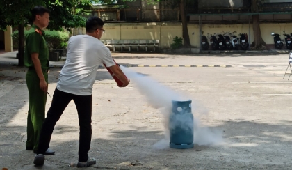 Vu Minh staff participate in fire prevention and rescue training course